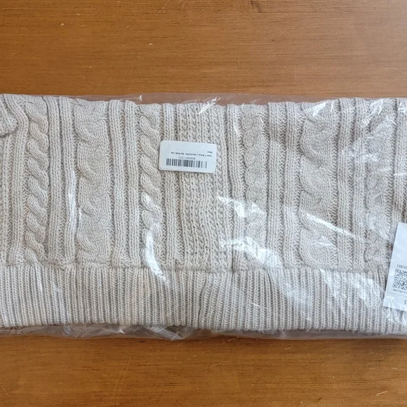 Forever 21 Women's Cable Knit Mid-rise Shorts - NWT Size Large - Picture 5 of 9